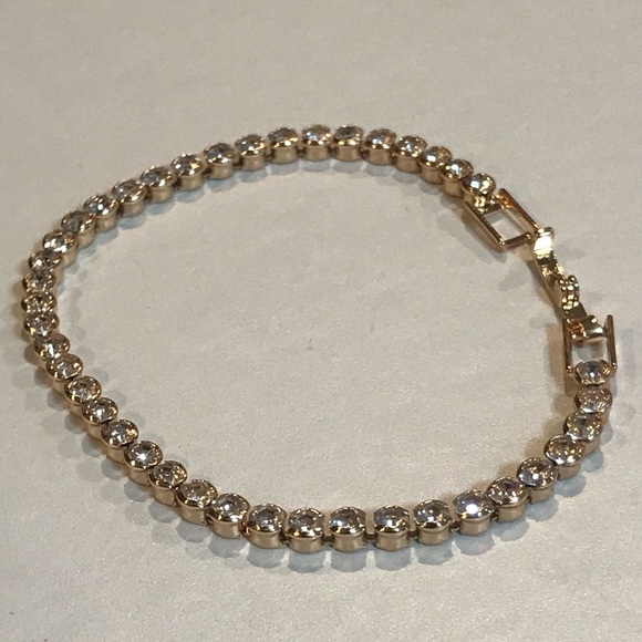 Bezel Round Gold Tennis Bracelet - Picture 4 of 9